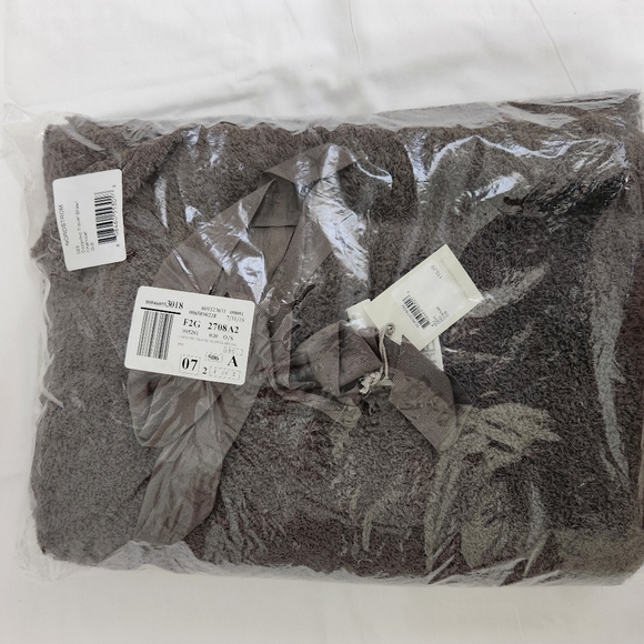 💕BAREFOOT DREAMS💕 Cozychic Lite Travel Shawl ~ Charcoal One Size NWT - Picture 7 of 8